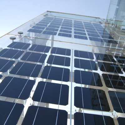 Les panneaux solaires Bifacial de puissance élevée ont adapté le coût aux besoins du client en verre de panneau solaire pour le Sunroom